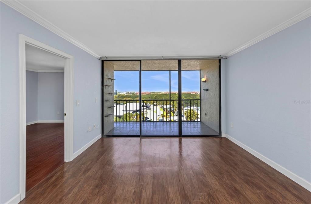 Activo con contrato: $219,000 (2 camas, 2 baños, 960 Pies cuadrados)