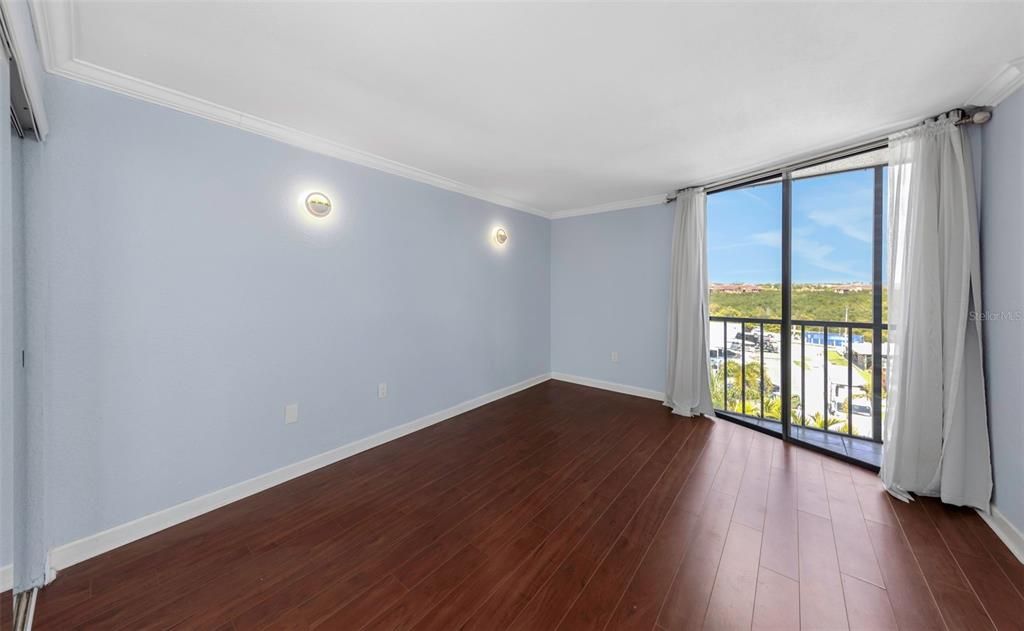 Activo con contrato: $219,000 (2 camas, 2 baños, 960 Pies cuadrados)