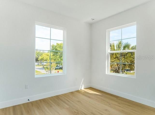 For Sale: $659,999 (4 beds, 2 baths, 1872 Square Feet)