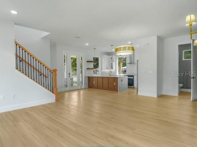 For Sale: $659,999 (4 beds, 2 baths, 1872 Square Feet)