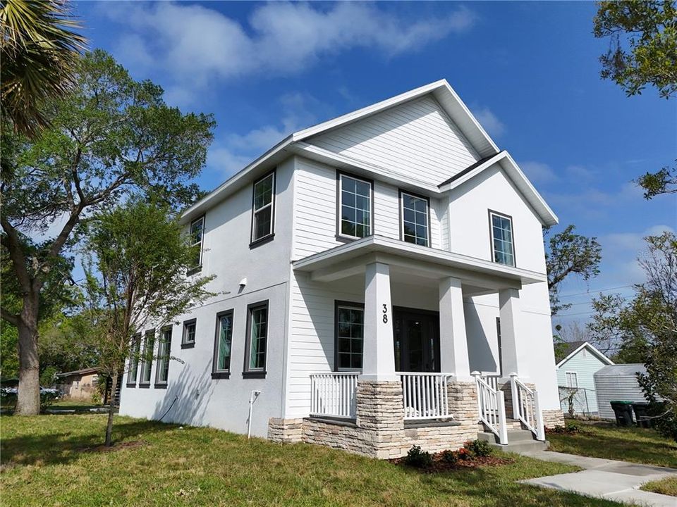 For Sale: $659,999 (4 beds, 2 baths, 1872 Square Feet)