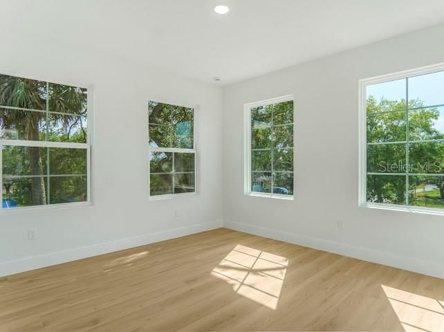 For Sale: $659,999 (4 beds, 2 baths, 1872 Square Feet)
