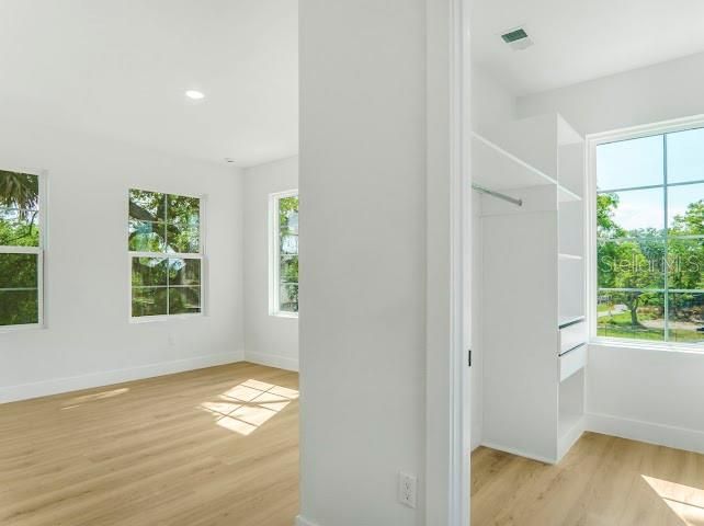 For Sale: $659,999 (4 beds, 2 baths, 1872 Square Feet)