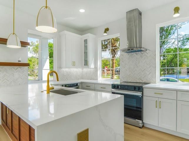 For Sale: $659,999 (4 beds, 2 baths, 1872 Square Feet)