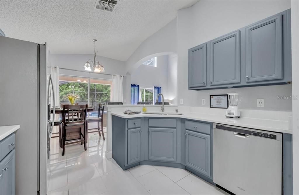 En Venta: $620,000 (5 camas, 3 baños, 2269 Pies cuadrados)