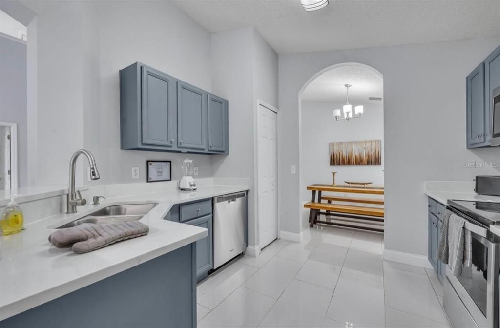 En Venta: $620,000 (5 camas, 3 baños, 2269 Pies cuadrados)