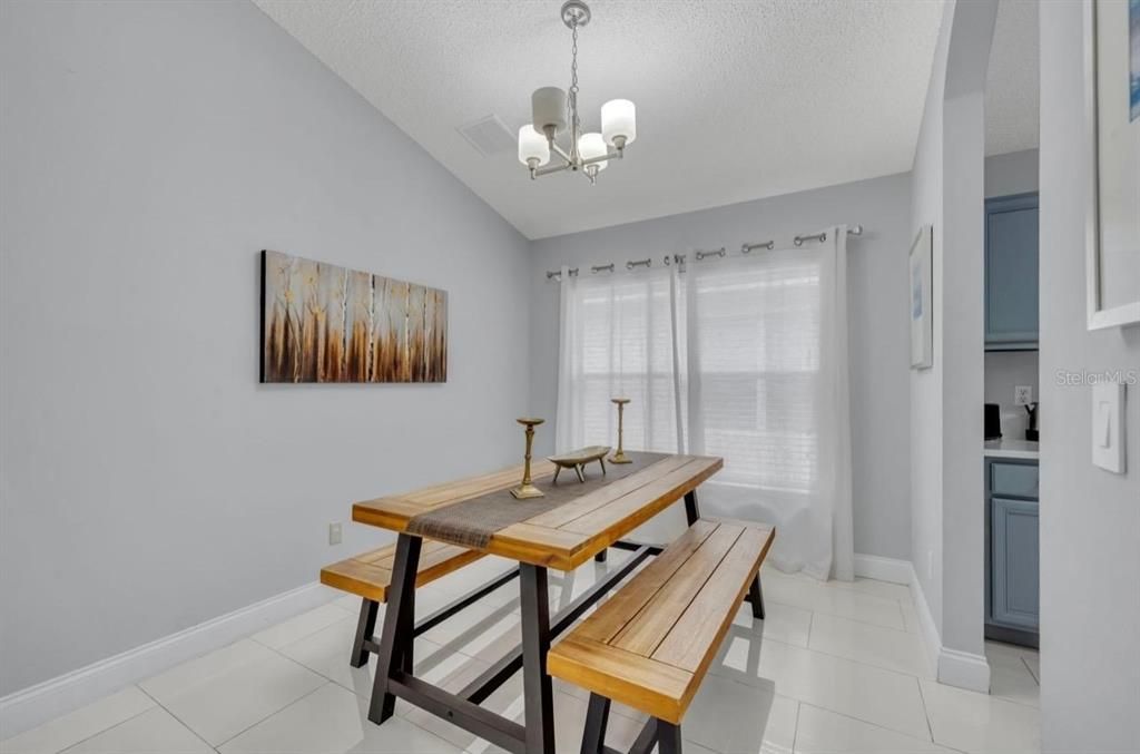 En Venta: $620,000 (5 camas, 3 baños, 2269 Pies cuadrados)