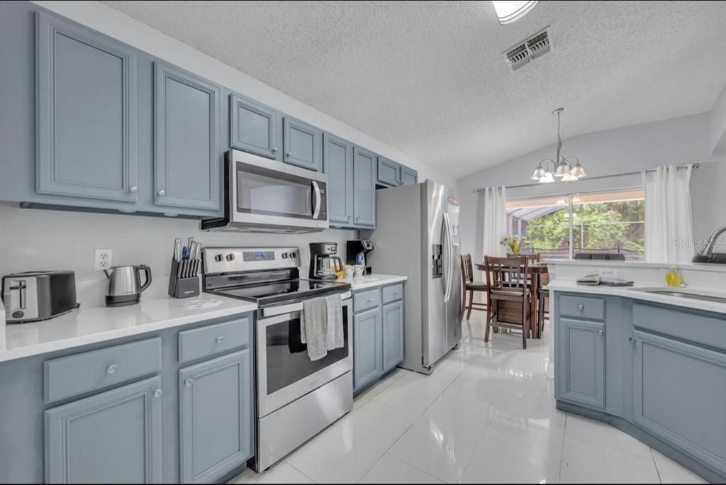 En Venta: $620,000 (5 camas, 3 baños, 2269 Pies cuadrados)