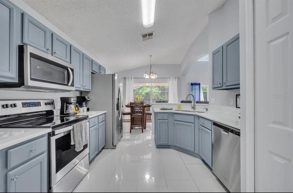 En Venta: $620,000 (5 camas, 3 baños, 2269 Pies cuadrados)