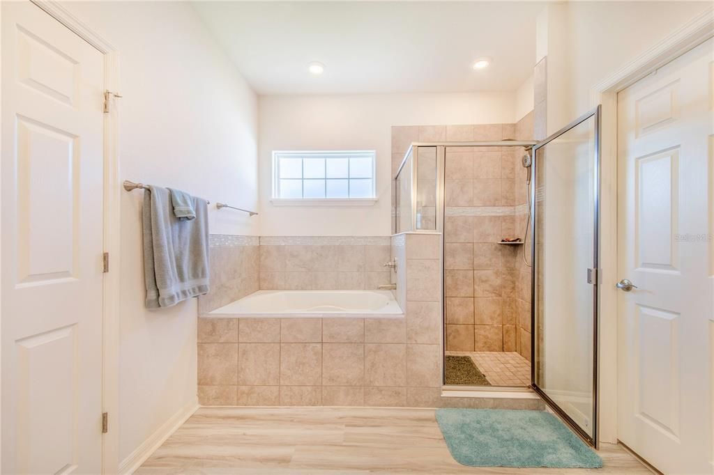 Active With Contract: $442,500 (5 beds, 3 baths, 2536 Square Feet)