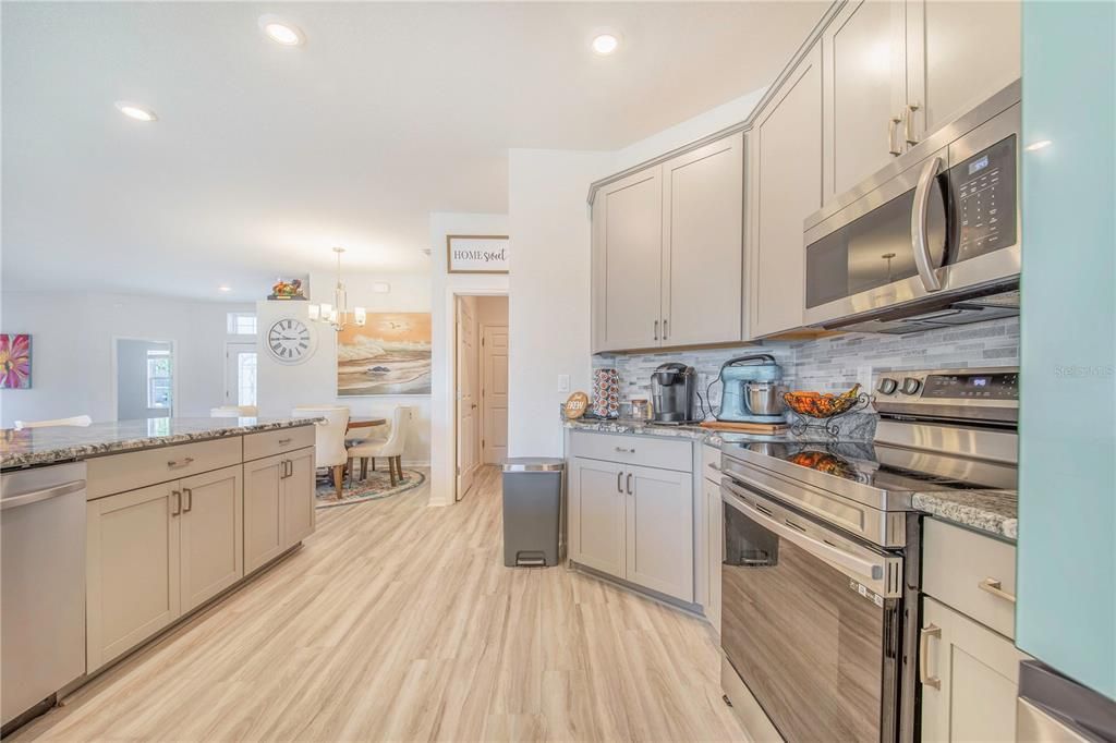 Active With Contract: $442,500 (5 beds, 3 baths, 2536 Square Feet)