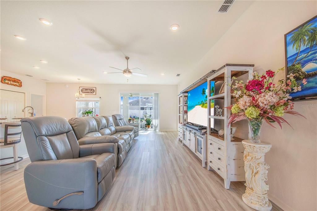 Active With Contract: $442,500 (5 beds, 3 baths, 2536 Square Feet)
