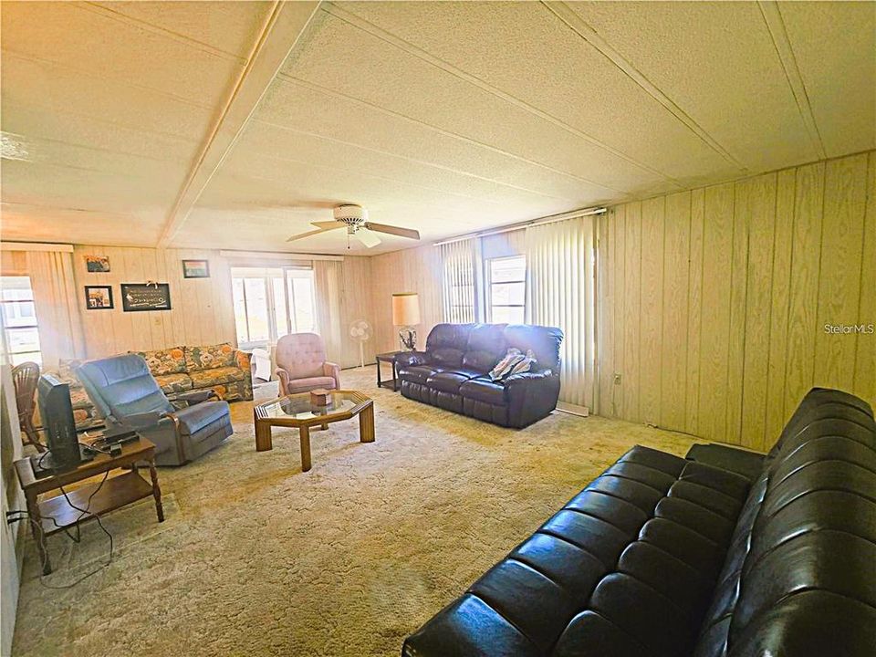 For Sale: $99,900 (2 beds, 2 baths, 1248 Square Feet)