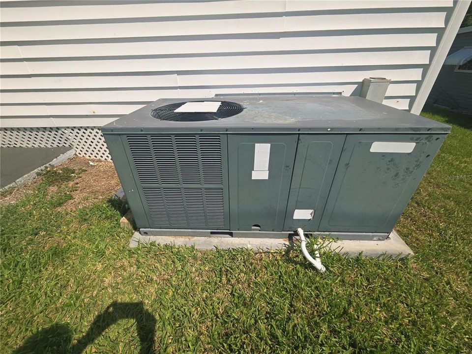For Sale: $99,900 (2 beds, 2 baths, 1248 Square Feet)