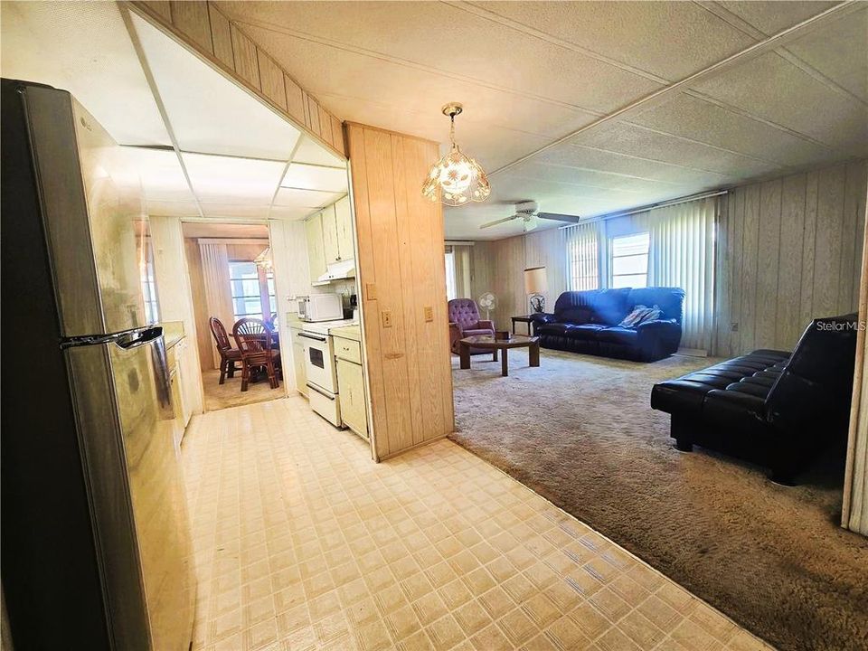 For Sale: $99,900 (2 beds, 2 baths, 1248 Square Feet)