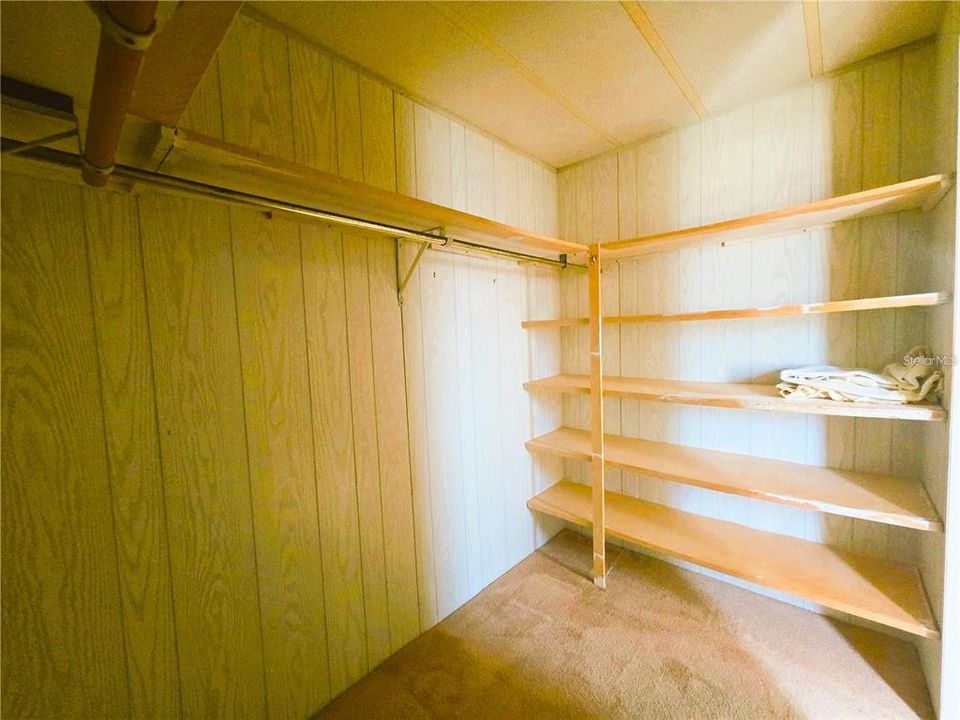 For Sale: $99,900 (2 beds, 2 baths, 1248 Square Feet)