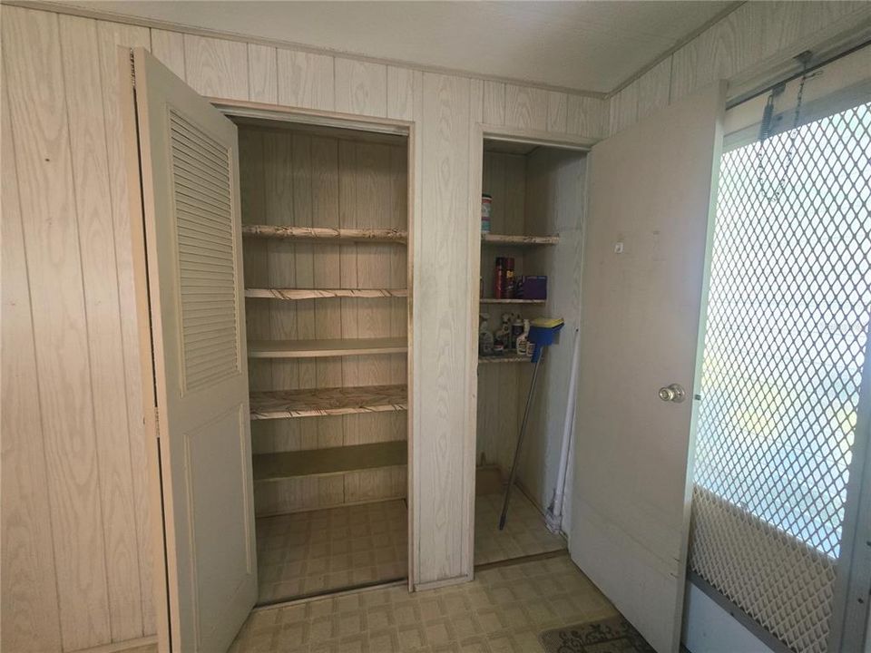 For Sale: $99,900 (2 beds, 2 baths, 1248 Square Feet)