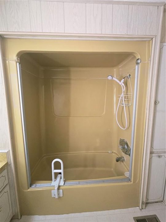 For Sale: $99,900 (2 beds, 2 baths, 1248 Square Feet)