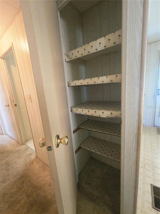 For Sale: $99,900 (2 beds, 2 baths, 1248 Square Feet)