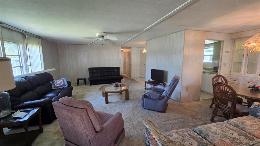 For Sale: $99,900 (2 beds, 2 baths, 1248 Square Feet)