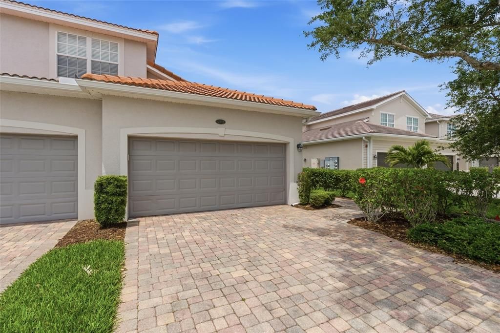 Active With Contract: $368,000 (3 beds, 2 baths, 1917 Square Feet)