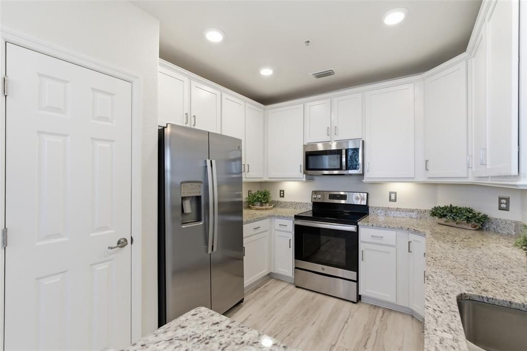 Active With Contract: $368,000 (3 beds, 2 baths, 1917 Square Feet)