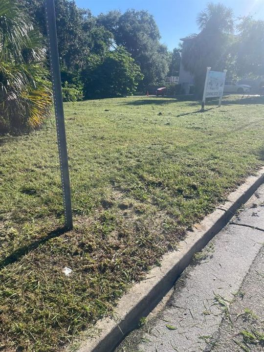 For Sale: $1,400,000 (0.44 acres)