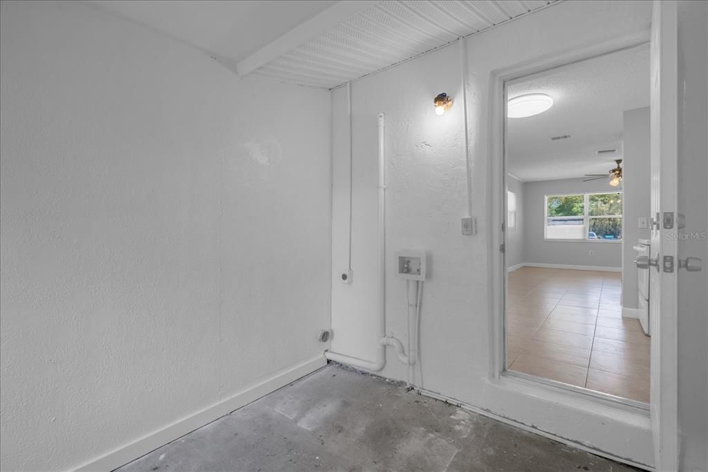 В аренду: $1,300 (2 спален, 1 ванн, 702 Квадратных фут)