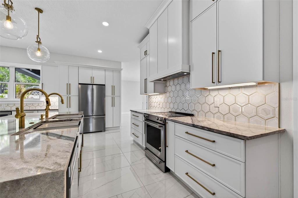 En Venta: $1,575,000 (4 camas, 5 baños, 5020 Pies cuadrados)