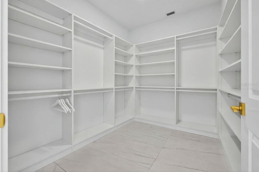 En Venta: $1,575,000 (4 camas, 5 baños, 5020 Pies cuadrados)