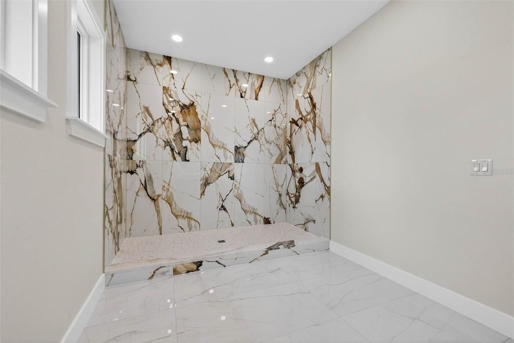 En Venta: $1,575,000 (4 camas, 5 baños, 5020 Pies cuadrados)