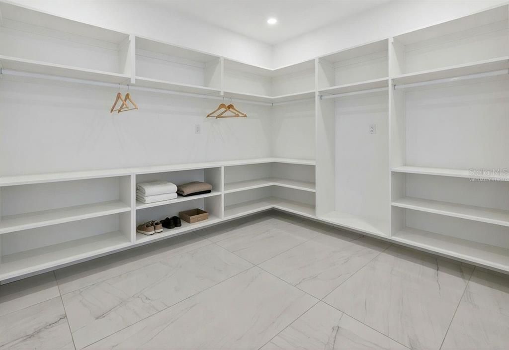 En Venta: $1,575,000 (4 camas, 5 baños, 5020 Pies cuadrados)