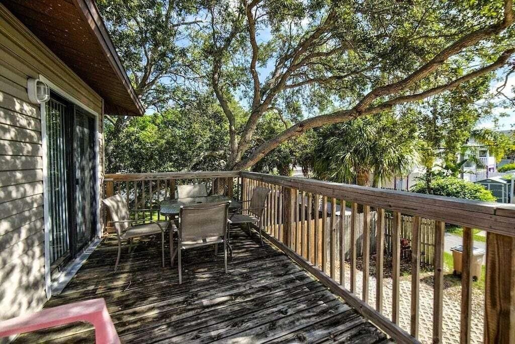 Active With Contract: $775,000 (4 beds, 0 baths, 1650 Square Feet)