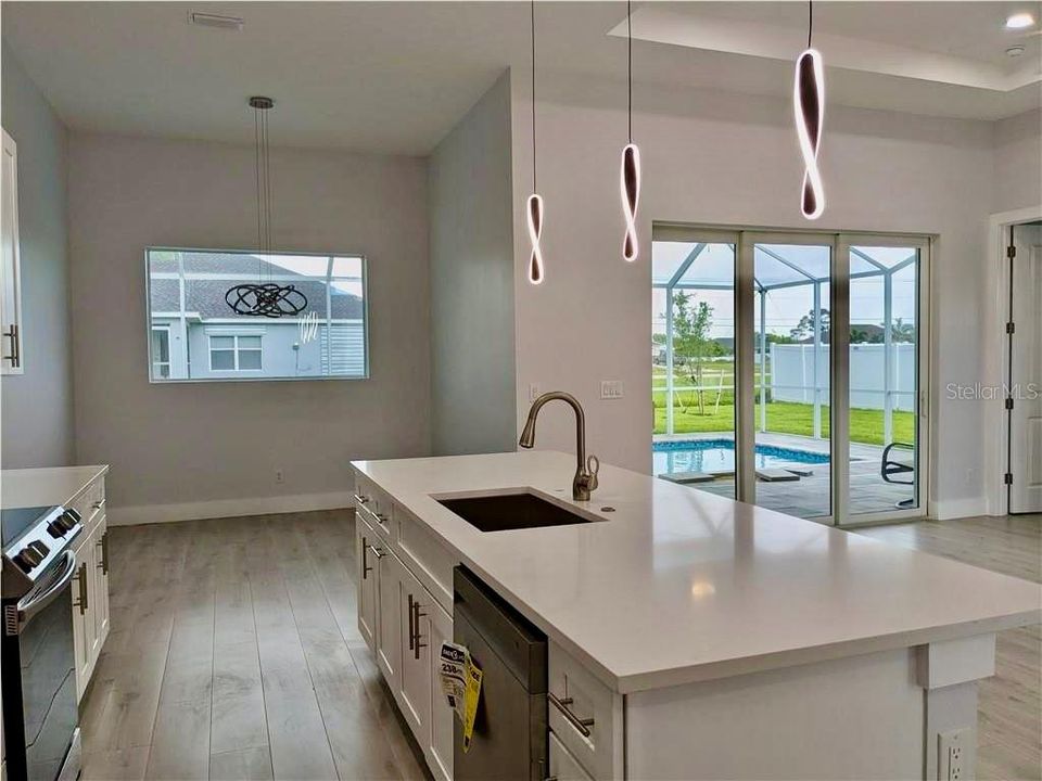 Activo con contrato: $469,000 (3 camas, 2 baños, 1543 Pies cuadrados)