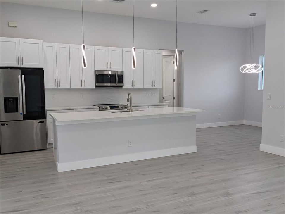 Activo con contrato: $469,000 (3 camas, 2 baños, 1543 Pies cuadrados)