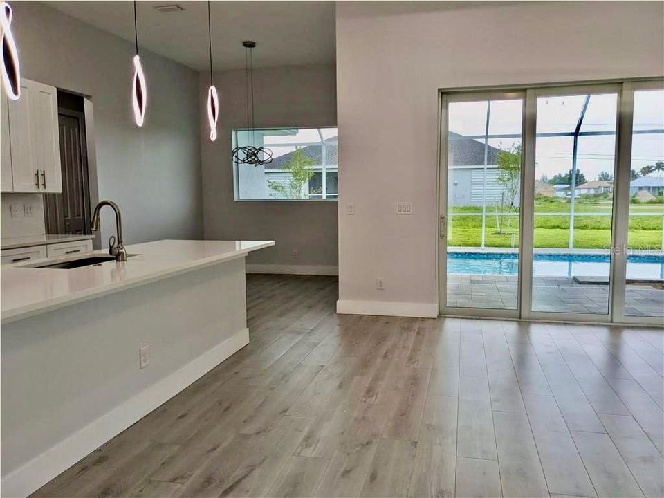 Activo con contrato: $469,000 (3 camas, 2 baños, 1543 Pies cuadrados)