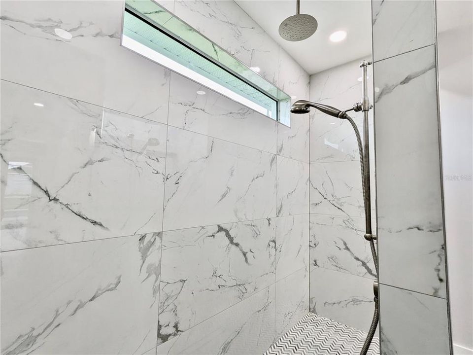 Activo con contrato: $469,000 (3 camas, 2 baños, 1543 Pies cuadrados)