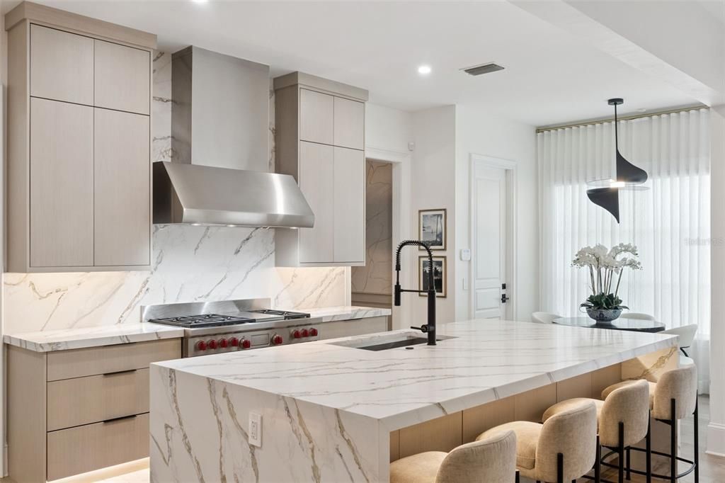 En Venta: $1,795,000 (3 camas, 3 baños, 2399 Pies cuadrados)