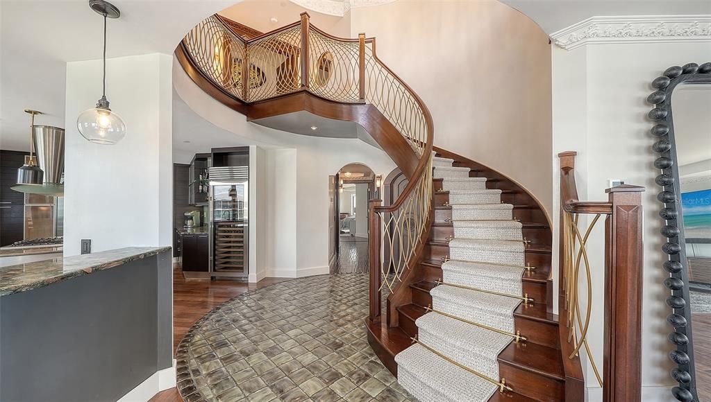 En Venta: $6,900,000 (3 camas, 3 baños, 5600 Pies cuadrados)