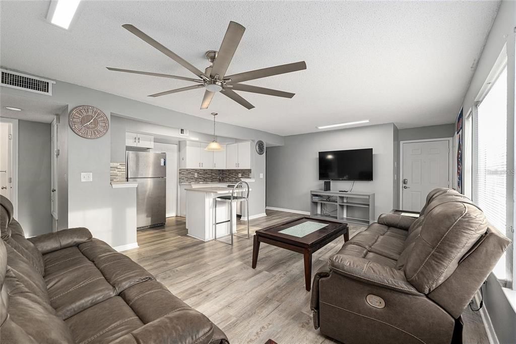 待售: $181,900 (4 贝兹, 2 浴室, 1177 平方英尺)