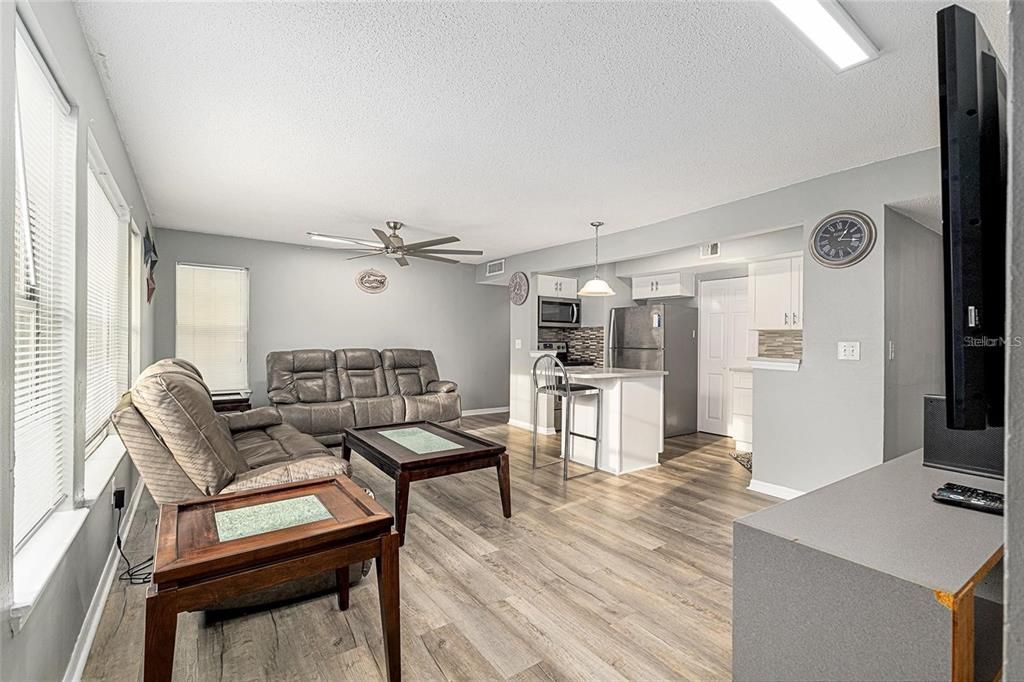 待售: $181,900 (4 贝兹, 2 浴室, 1177 平方英尺)