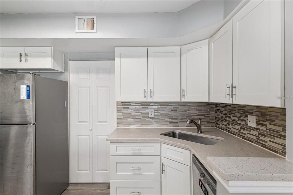 待售: $181,900 (4 贝兹, 2 浴室, 1177 平方英尺)