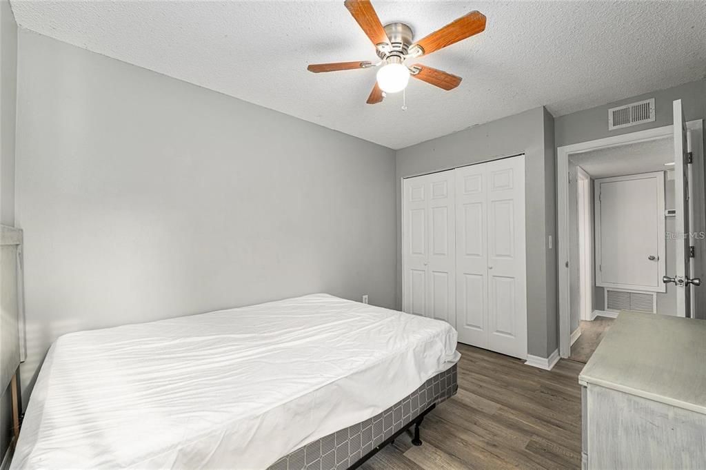 待售: $181,900 (4 贝兹, 2 浴室, 1177 平方英尺)