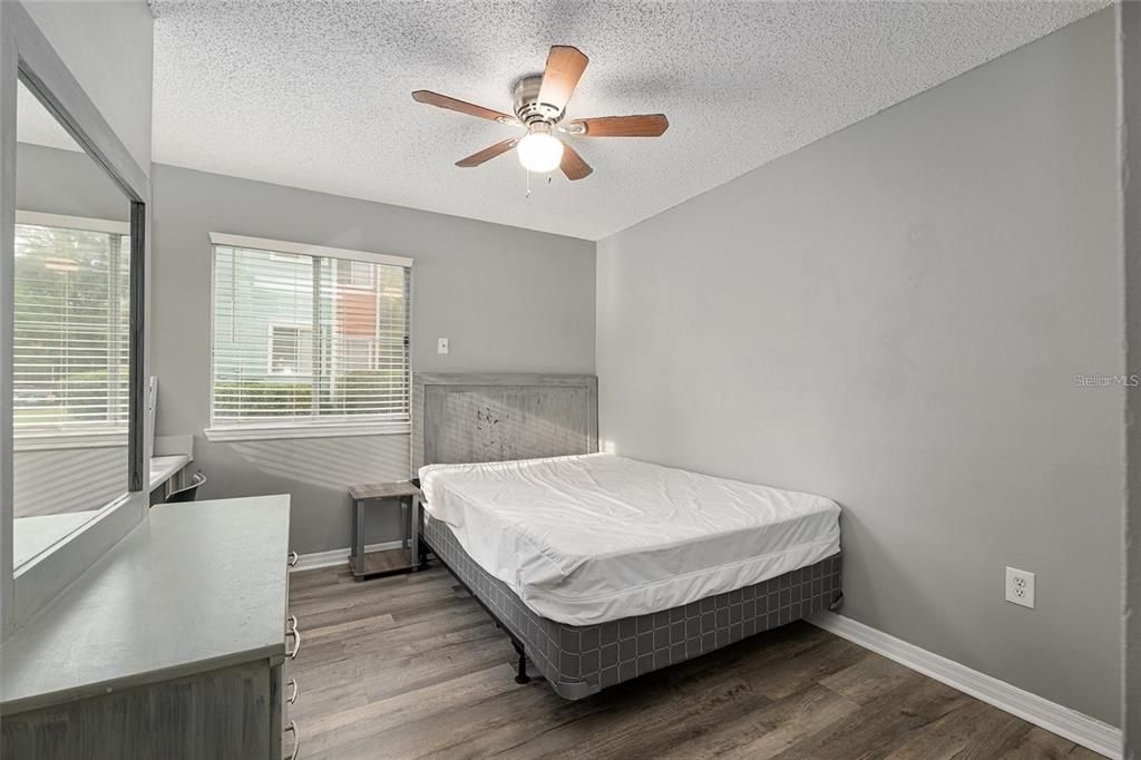 待售: $181,900 (4 贝兹, 2 浴室, 1177 平方英尺)