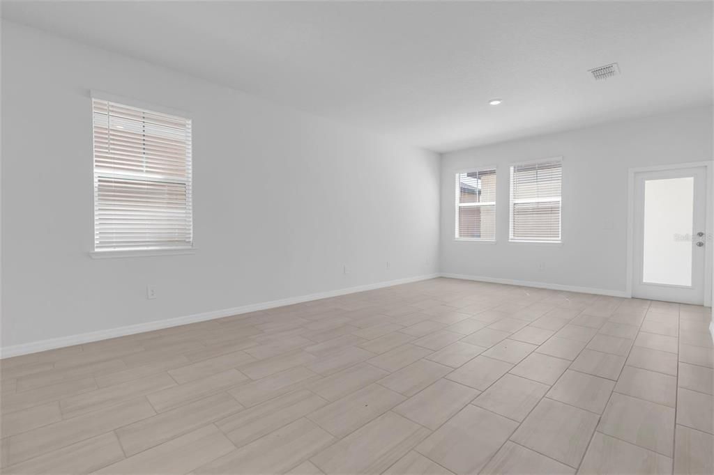 For Rent: $2,950 (4 beds, 3 baths, 2404 Square Feet)