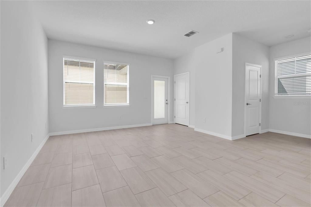 For Rent: $2,950 (4 beds, 3 baths, 2404 Square Feet)