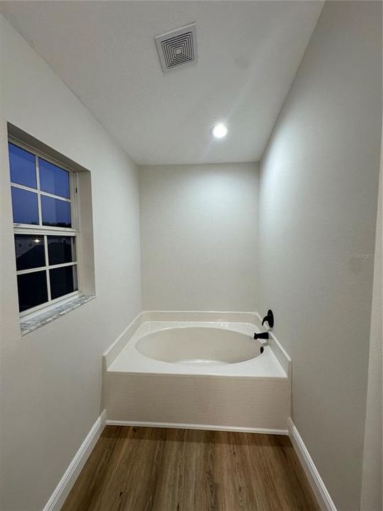 For Sale: $394,990 (4 beds, 2 baths, 2252 Square Feet)