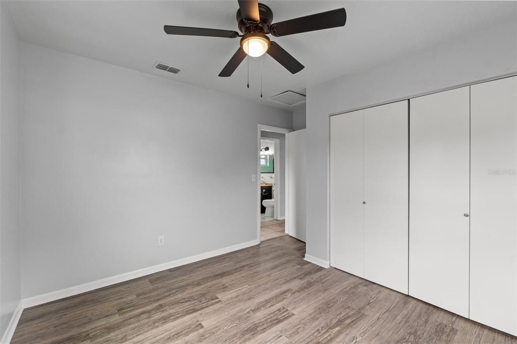Active With Contract: $212,750 (3 beds, 1 baths, 864 Square Feet)