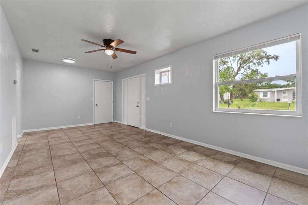 Active With Contract: $212,750 (3 beds, 1 baths, 864 Square Feet)