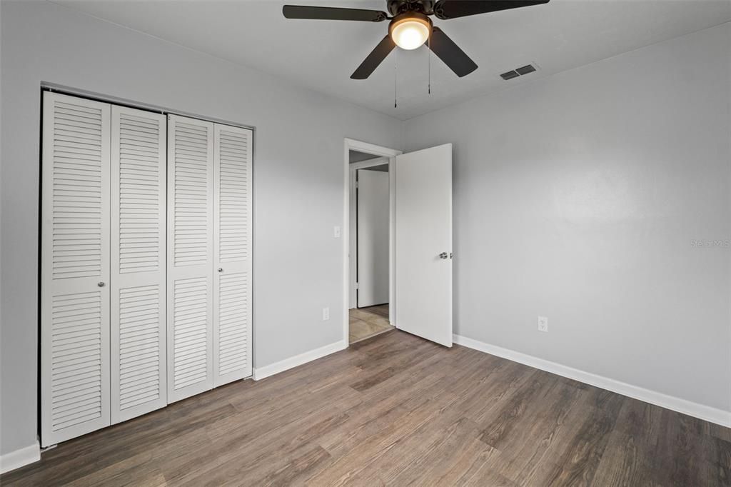 Active With Contract: $212,750 (3 beds, 1 baths, 864 Square Feet)